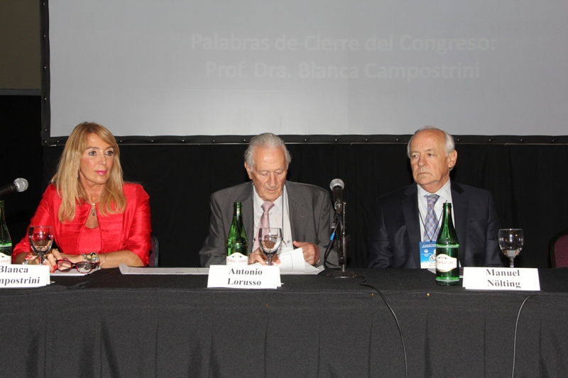 Dra. Blanca Campostrini (Presidente de AAPEC), Dr. Antonio Lorusso (Presidente de Jurado Posters), Dr. Manuel Nolthing (Vice-Presidente de AAPEC)
